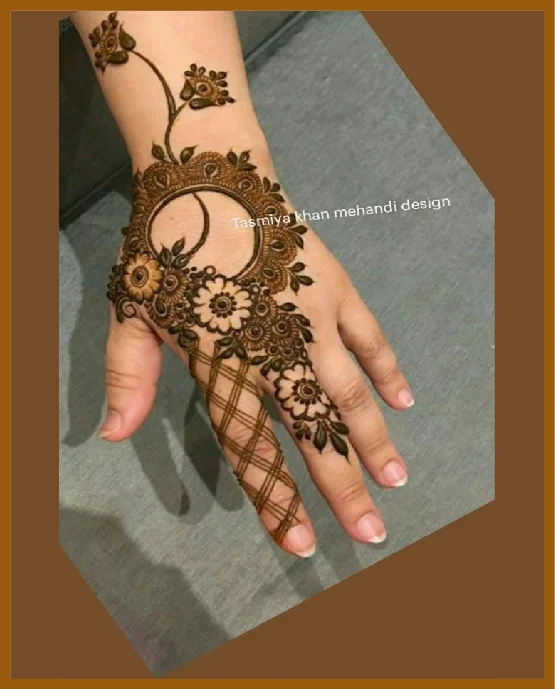 Aesthetic Floral Creeper Back Hand Mehndi